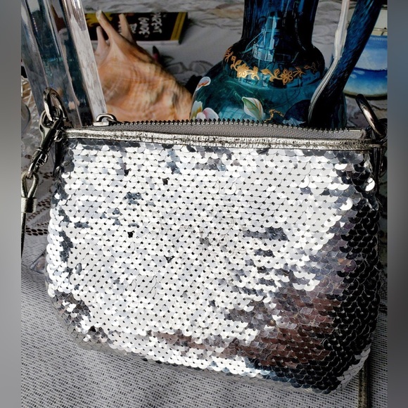 SOLD Gorgeous Coach Poppy Sequin Limited Edition Small Bag Purse with 2 Purse… - Picture 2 of 10